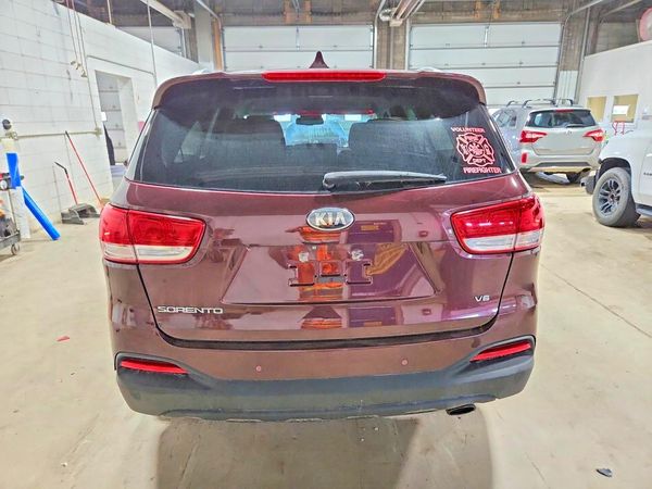 2016 KIA SORENTO L / LX
