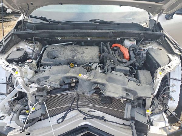 2021 TOYOTA VENZA — Engine bay