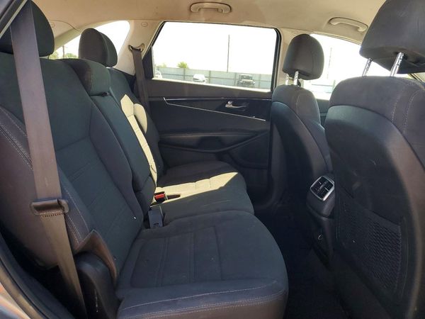 2017 KIA SORENTO L, LX