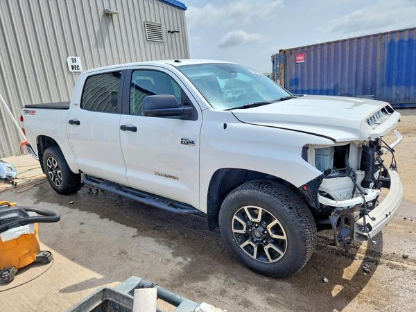 2018 TOYOTA TUNDRA SR5