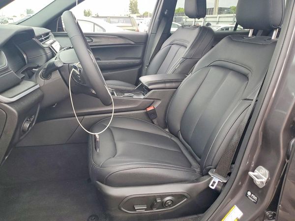 2025 JEEP GRAND CHEROKEE Laredo, Altitude