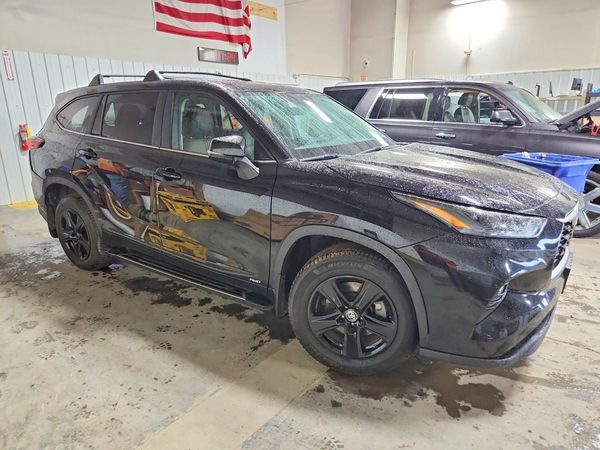 2023 TOYOTA HIGHLANDER LE