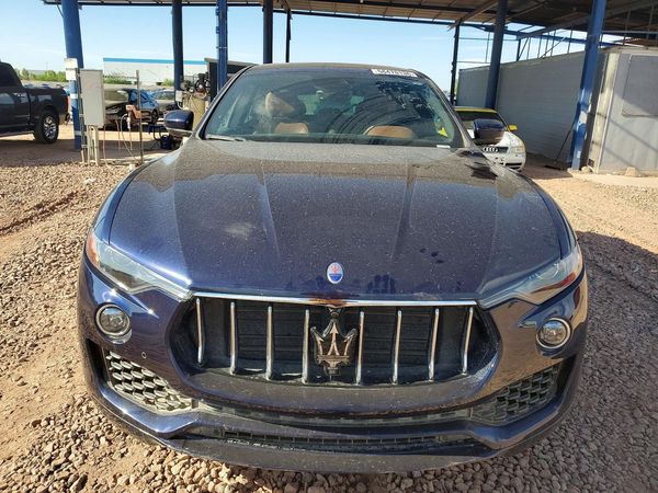 2021 MASERATI LEVANTE Base