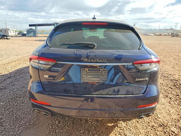 2021 MASERATI LEVANTE Base