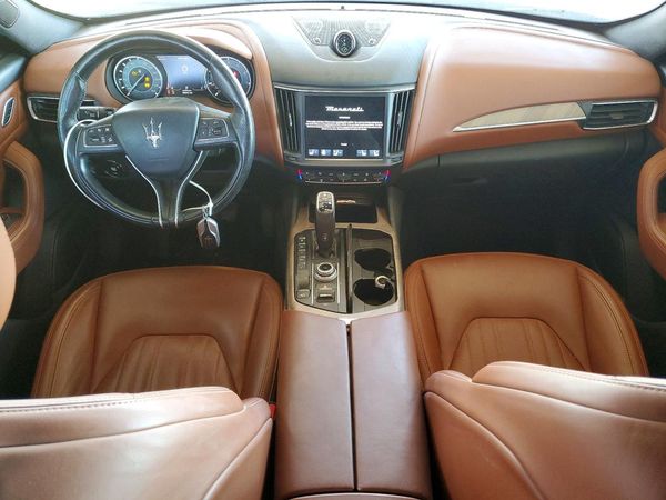 2021 MASERATI LEVANTE Base