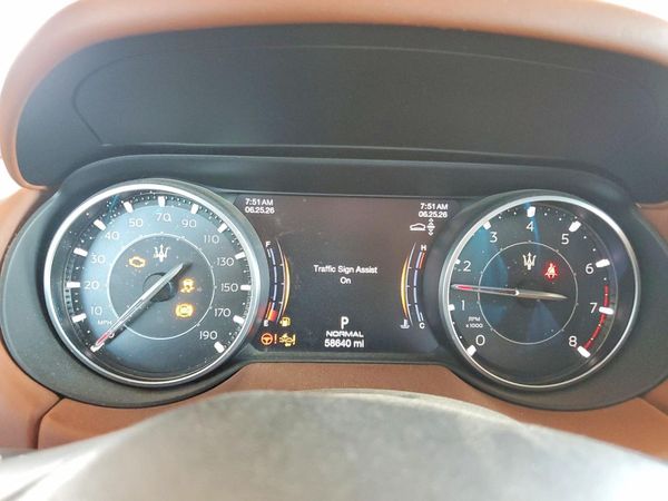 2021 MASERATI LEVANTE Base