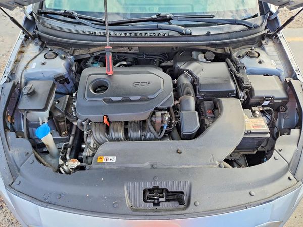 2017 HYUNDAI SONATA SE, Eco — Engine bay