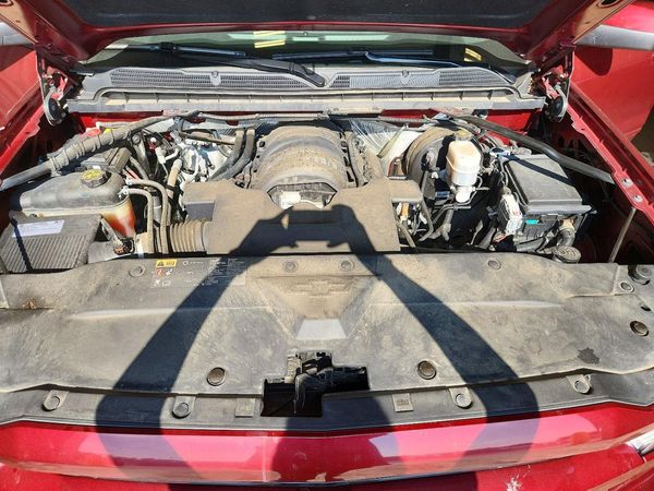 2017 CHEVROLET SILVERADO LT — Engine bay