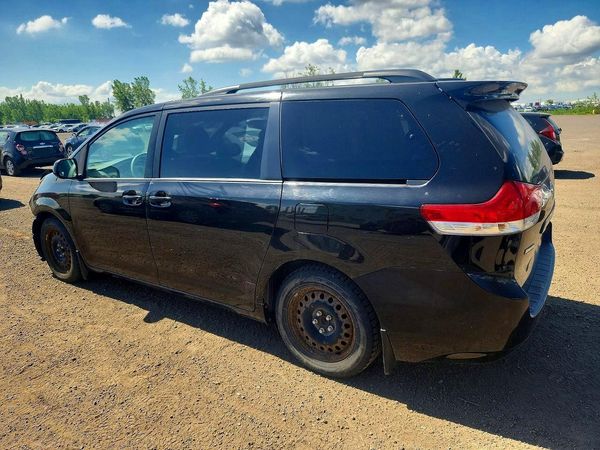 2014 TOYOTA SIENNA