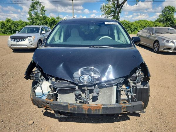 2014 TOYOTA SIENNA