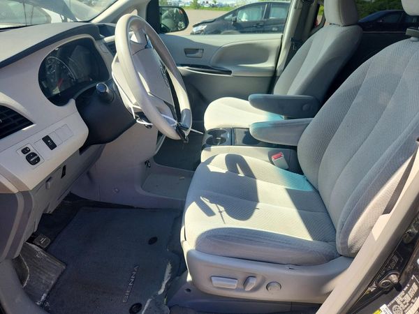 2014 TOYOTA SIENNA