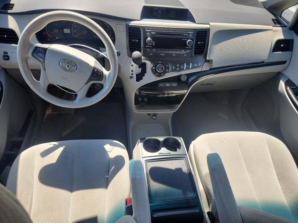 2014 TOYOTA SIENNA