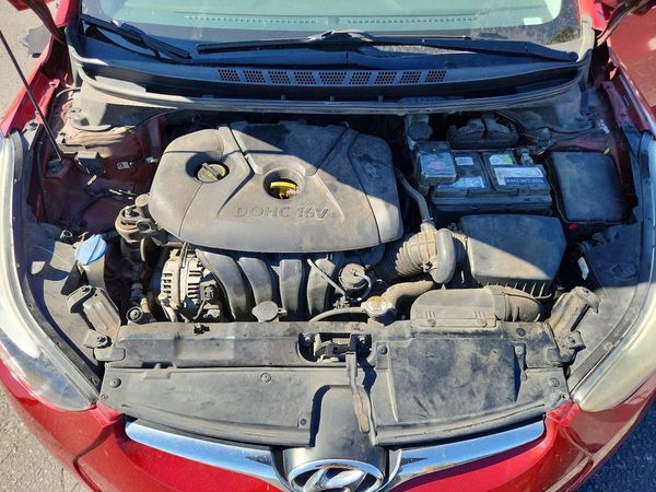2016 HYUNDAI ELANTRA — Engine bay