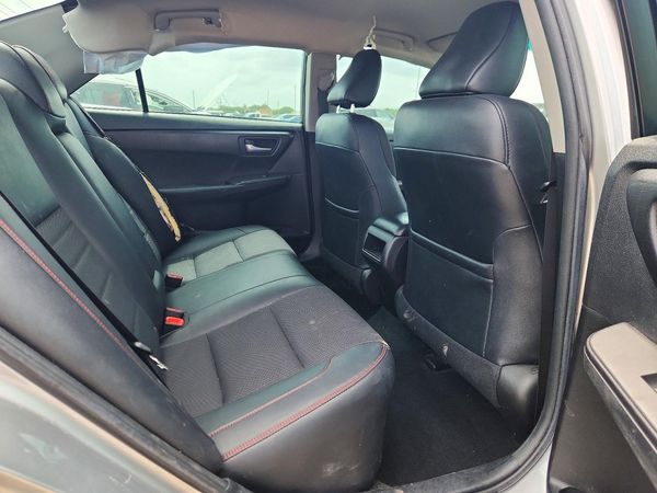 2016 TOYOTA CAMRY