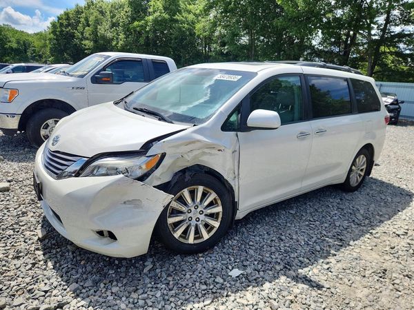 2017 TOYOTA SIENNA