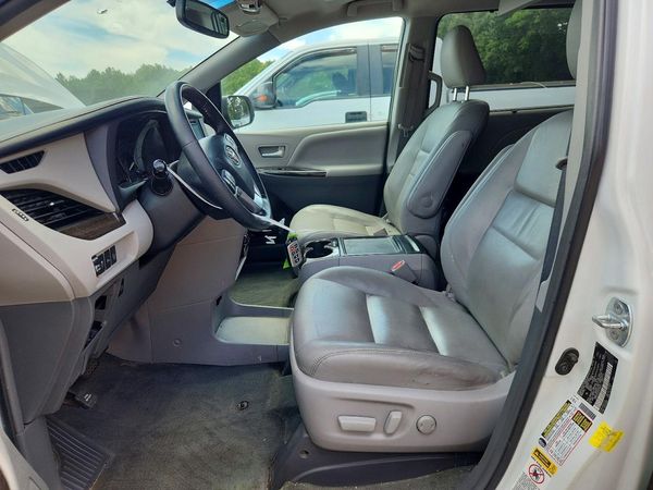 2017 TOYOTA SIENNA