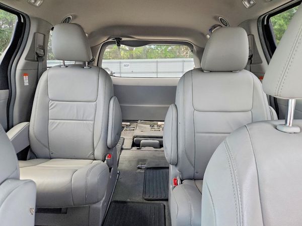 2017 TOYOTA SIENNA