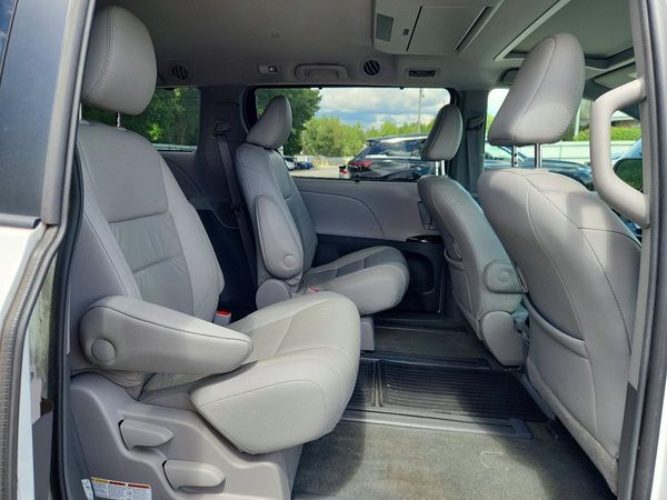 2017 TOYOTA SIENNA