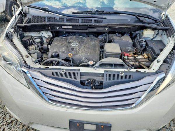 2017 TOYOTA SIENNA