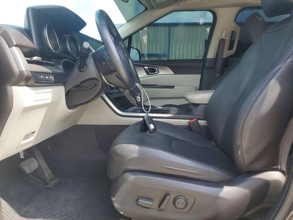 2023 KIA CARNIVAL LX, LX Seat Package