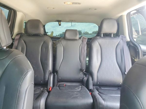 2023 KIA CARNIVAL LX, LX Seat Package