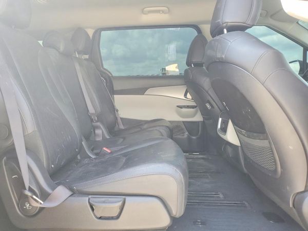 2023 KIA CARNIVAL LX, LX Seat Package