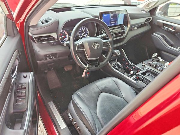 2022 TOYOTA HIGHLANDER Platinum