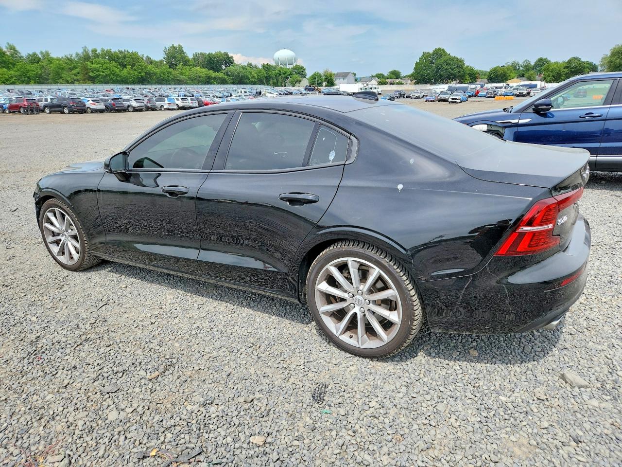 2020 VOLVO S60 Momentum