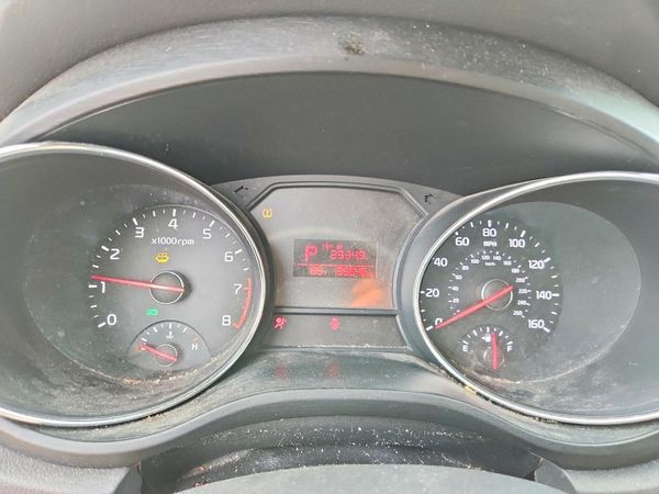 2016 KIA SEDONA LX - Middle-low
