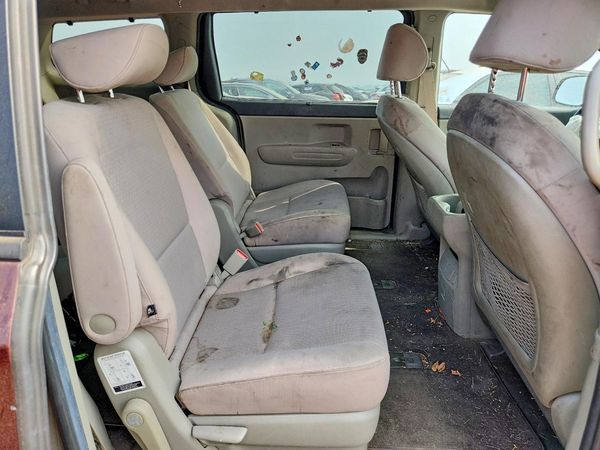 2016 KIA SEDONA LX - Middle-low