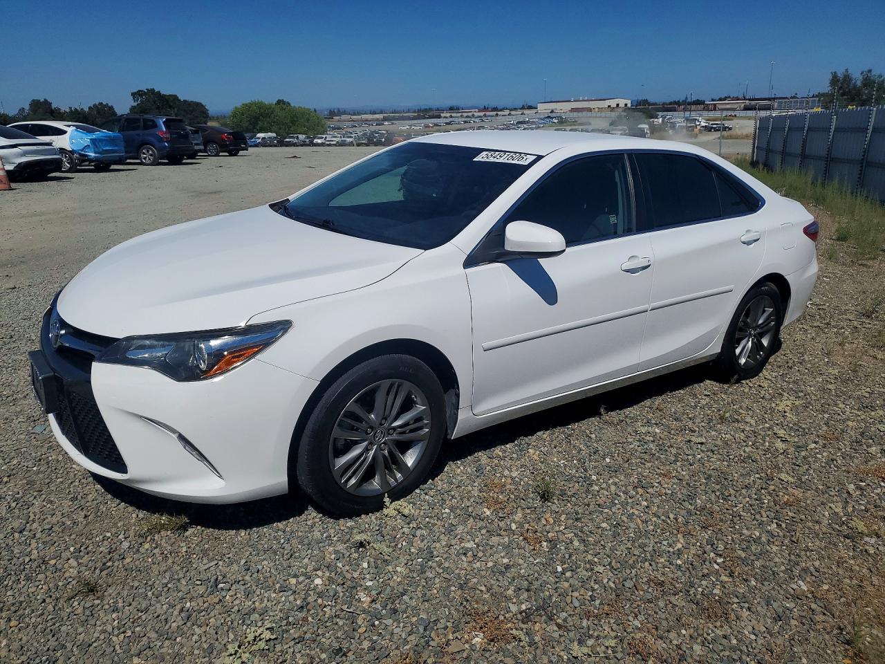 2017 TOYOTA CAMRY LE/SE/XLE/XSE — Front 3/4