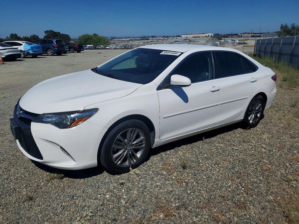 2017 TOYOTA CAMRY LE/SE/XLE/XSE — Front 3/4