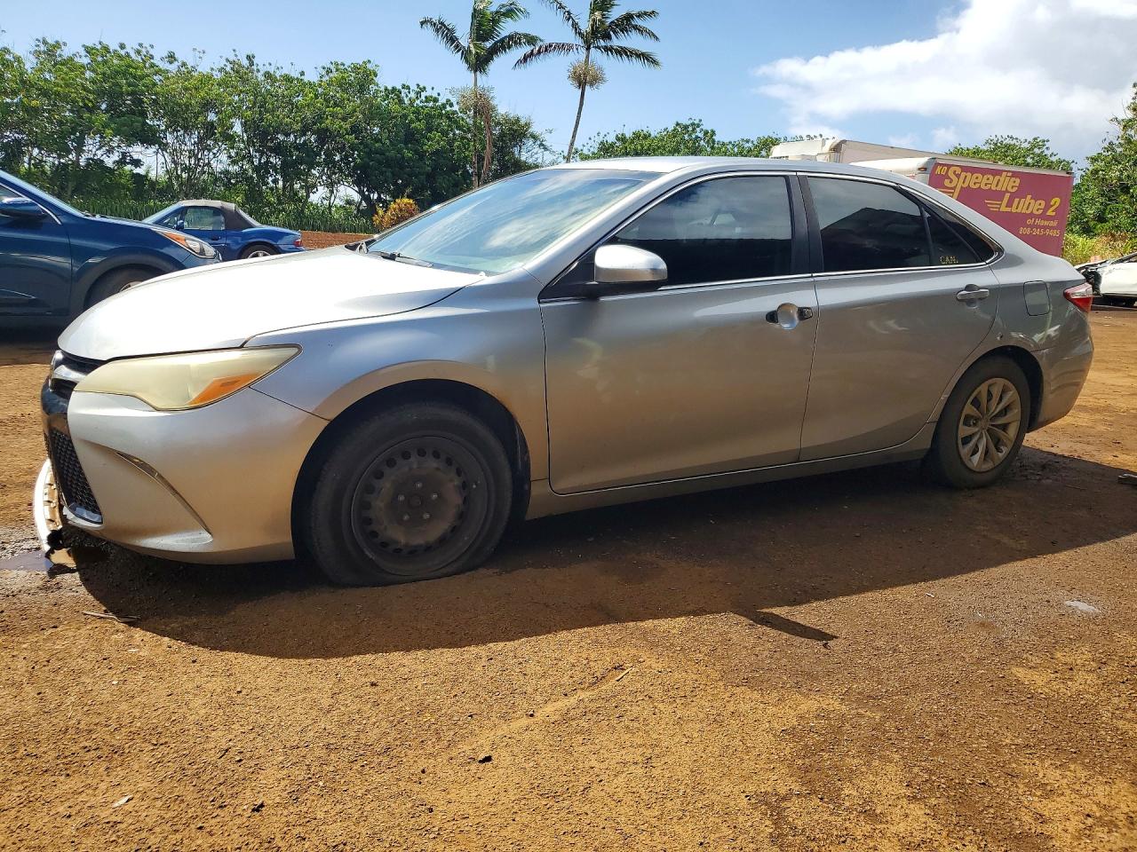 2016 TOYOTA CAMRY — Front 3/4