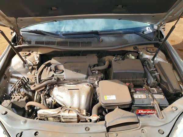 2016 TOYOTA CAMRY — Engine bay
