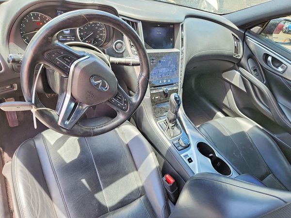 2021 INFINITI Q60 LUXE