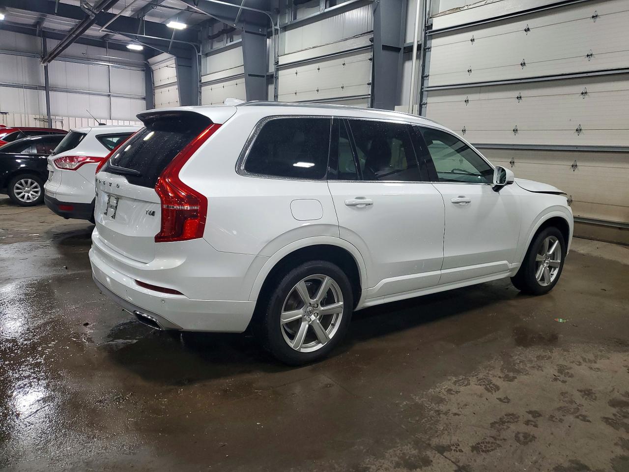 2021 VOLVO XC90 Momentum
