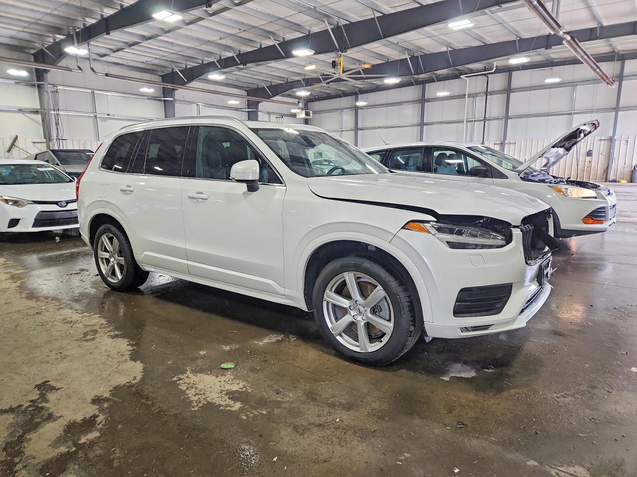 2021 VOLVO XC90 Momentum