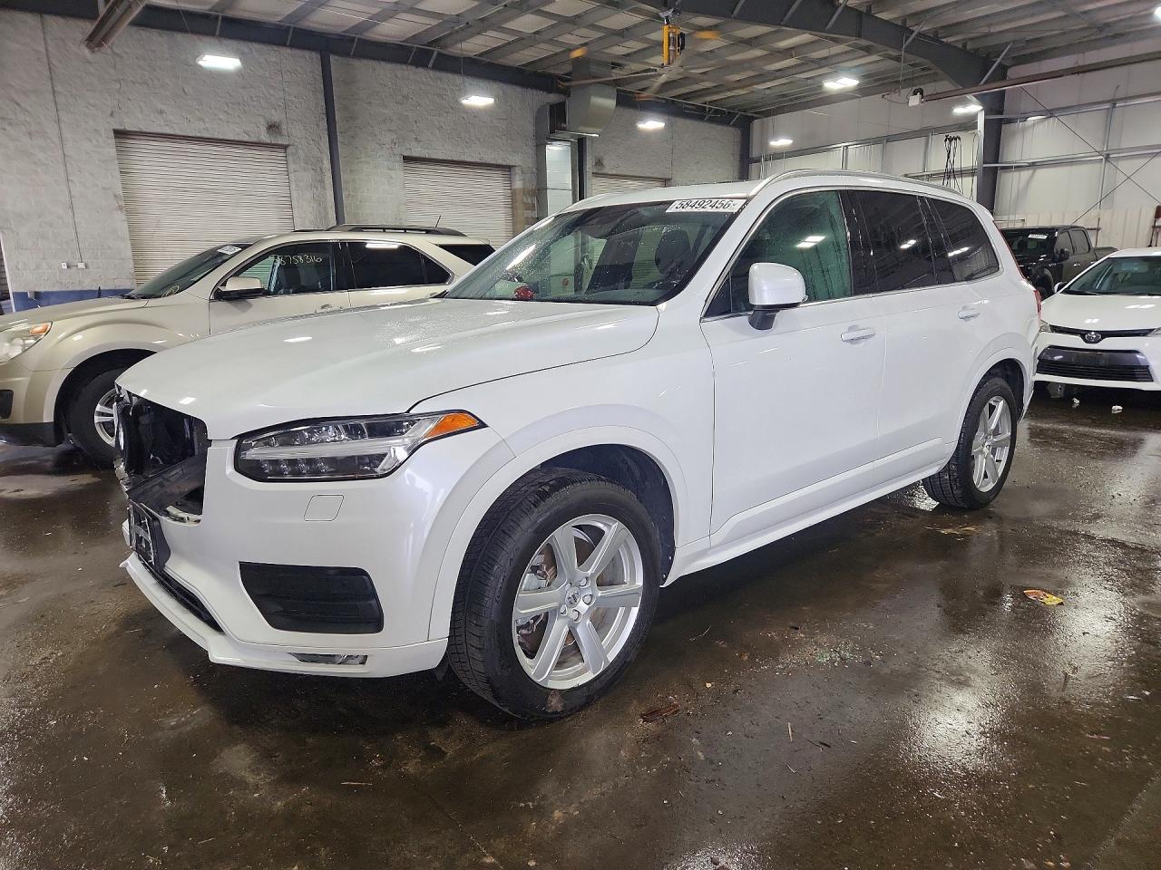 2021 VOLVO XC90 Momentum