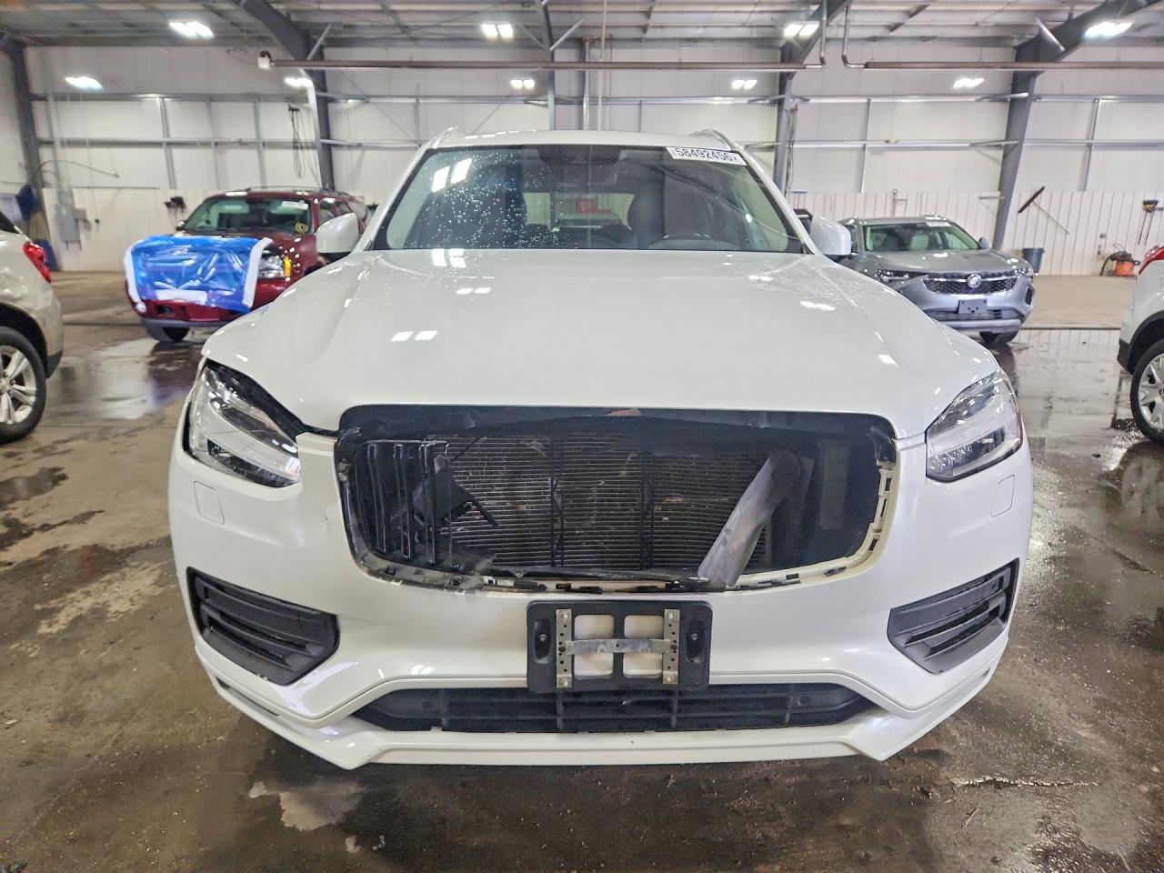 2021 VOLVO XC90 Momentum