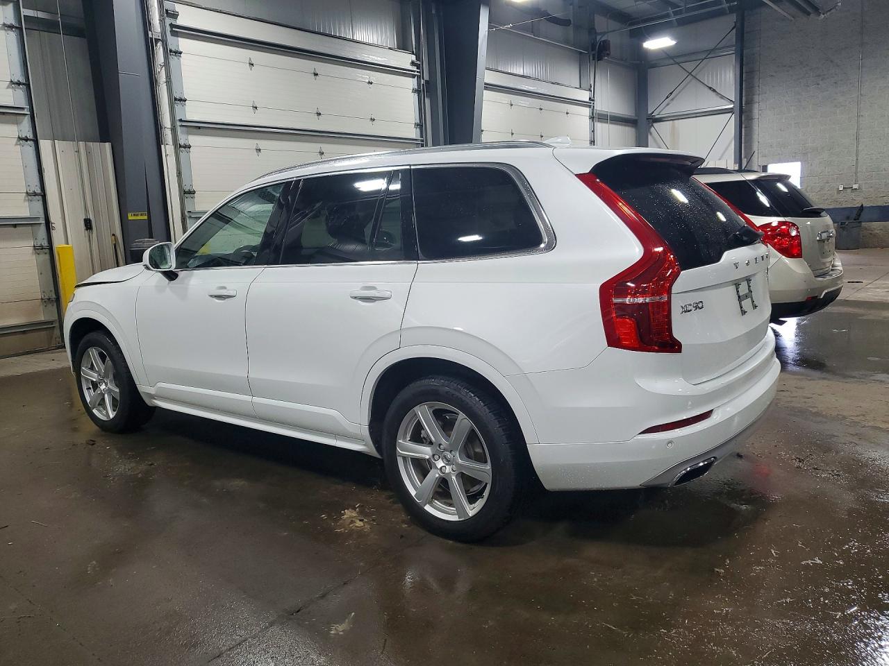 2021 VOLVO XC90 Momentum
