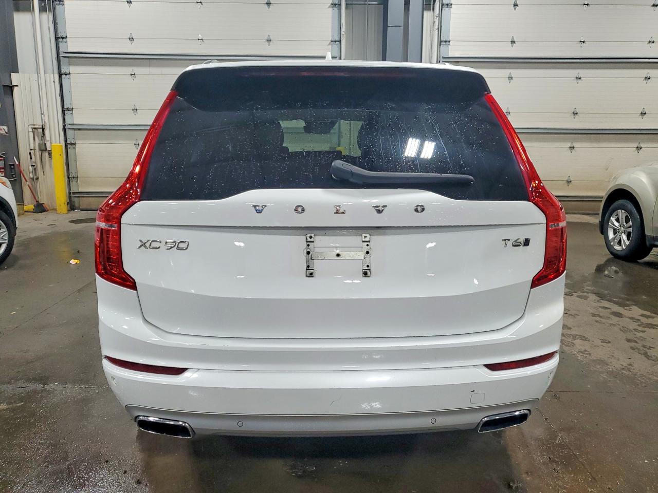 2021 VOLVO XC90 Momentum