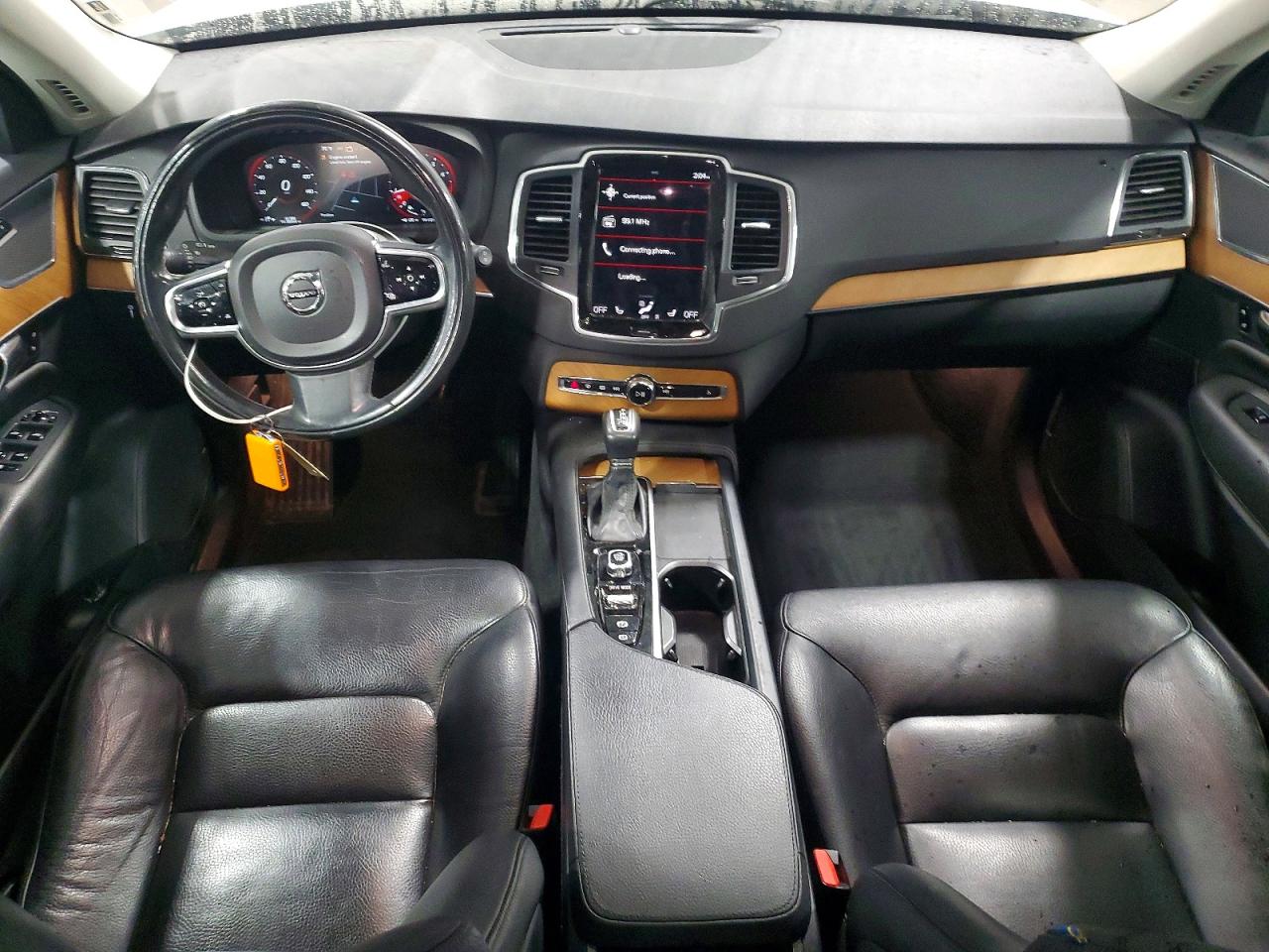 2021 VOLVO XC90 Momentum