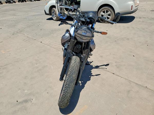 2024 MOTO GUZZI V7