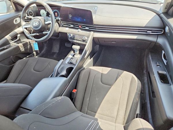 2024 HYUNDAI ELANTRA