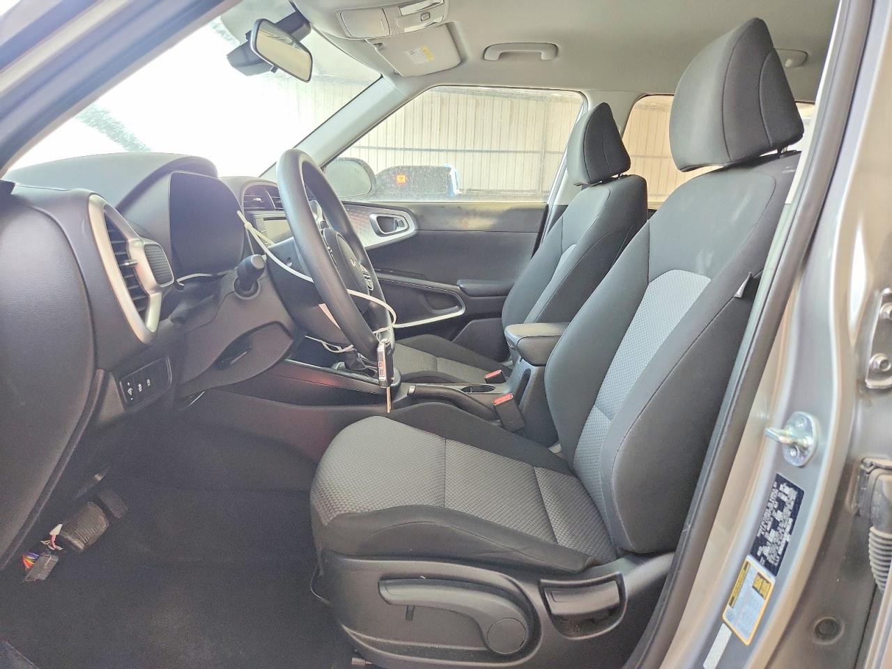 2023 KIA SOUL LX, S
