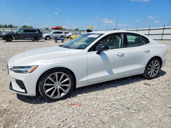 2021 VOLVO S60 R-design (Momentum)