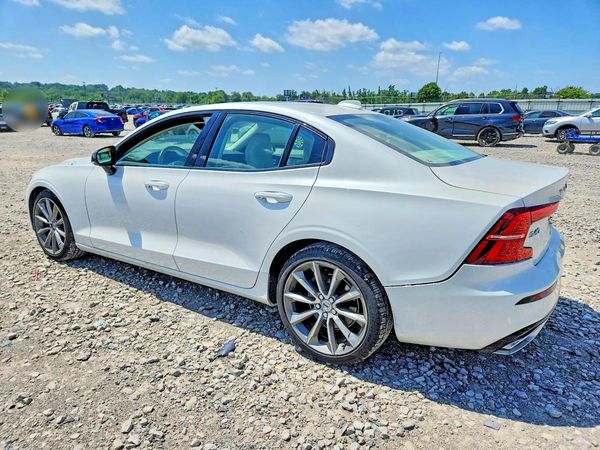 2021 VOLVO S60 R-design (Momentum)