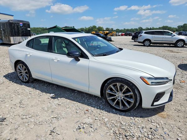 2021 VOLVO S60 R-design (Momentum)