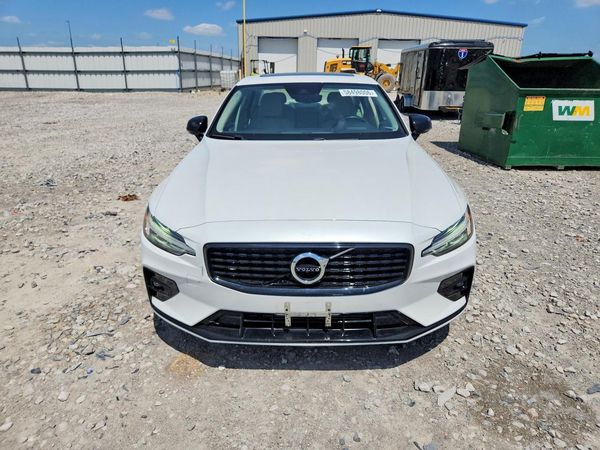 2021 VOLVO S60 R-design (Momentum)