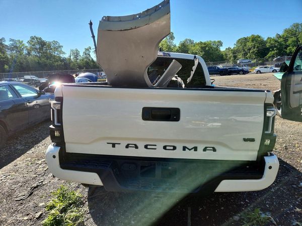 2022 TOYOTA TACOMA SR5